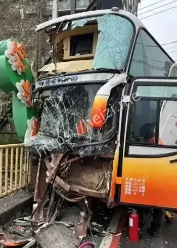 新竹车祸5人同车4死